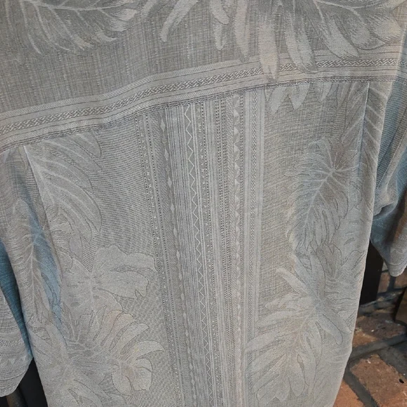 Tommy Bahama Leaf Patterned Grey Button Down Shirt, Medium - Picture 3 of 9
